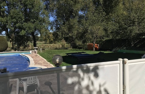 Belleray Apartment | Les Pieds dans l'eau with swimming pool and Meuse riverfront