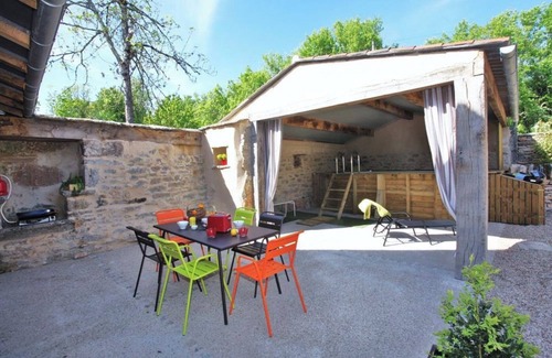 Varaire House | Les Pierres du Quercy: 6 berths and heated pool