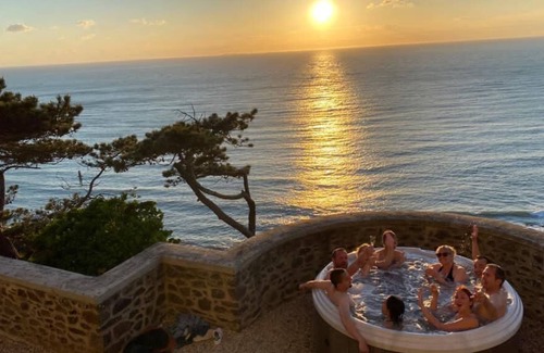 Granville Villa | Les roches Grises, Luxurious villa facing the sea, SPA and panoramic garden