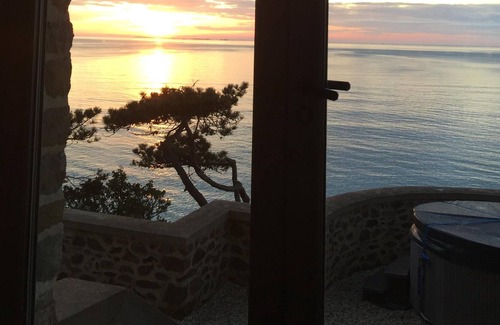 Granville Villa | Les roches Grises, Luxurious villa facing the sea, SPA and panoramic garden