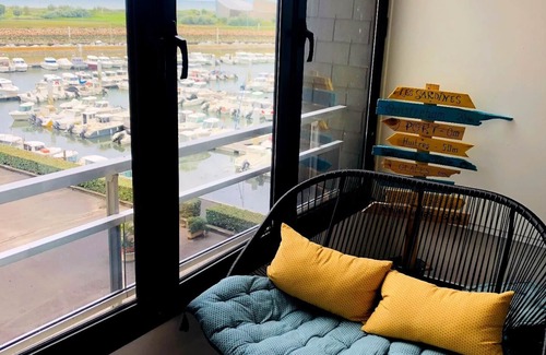 Courseulles-sur-Mer Apartment | Les Sardines - vue sur le port