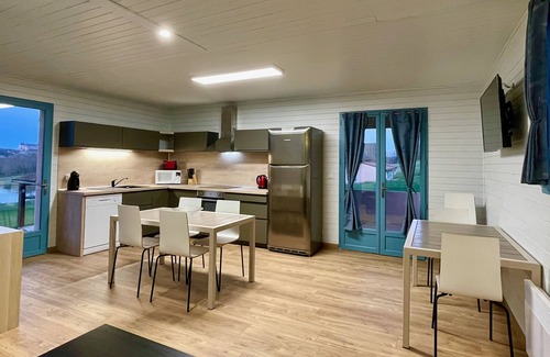 Hautefort Cottage | Les SOURCES "Pink Lady" VIP terrace, SPA, swimming pool, fishing pond, playground.