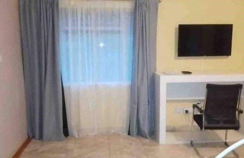 Harare House | Lesedi 2 - Self-contained 2-bed Mt Pleasant