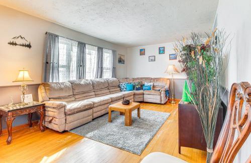 Lincoln House | Less Than 1 Mi to Route 66 Home with Large Yard!