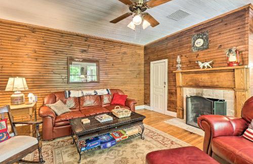 Crumpler House | Less Than 1 Mi to Tubing Crumpler Getaway with Fire Pit!