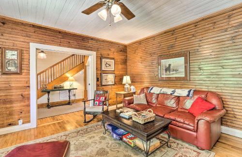 Crumpler House | Less Than 1 Mi to Tubing Crumpler Getaway with Fire Pit!
