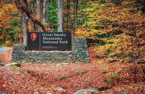 Townsend Cabin | Less than 1 Mile from the National Park! 3BR w/Hot Tub | Fireplace | Cade's Cove