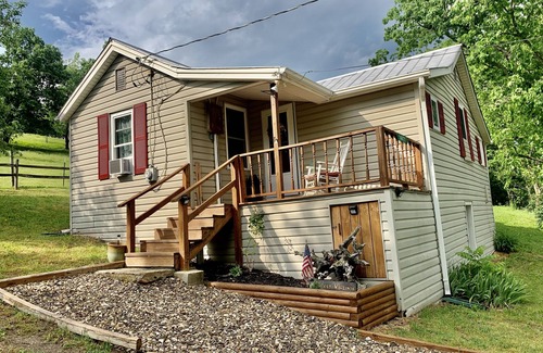 Upper Tract House | Less than 2 miles from Smoke Hole Pet Friendly