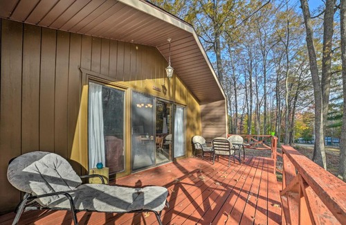 Higgins Lake House | Less Than 3 Mi to Higgins Lake Roscommon Cabin with Deck