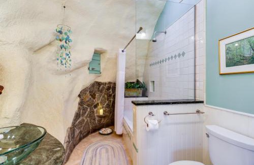 Sandgate House | Less Than 6 Mi to Arlington Whimsical Stone Abode!