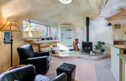 Sandgate House | Less Than 6 Mi to Arlington Whimsical Stone Abode!
