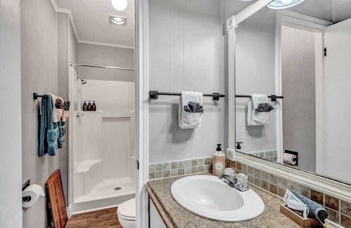 Quitman Hotel | Less than a mile from Lake Fork-UPDATED-Catfish Cabin Rm 1