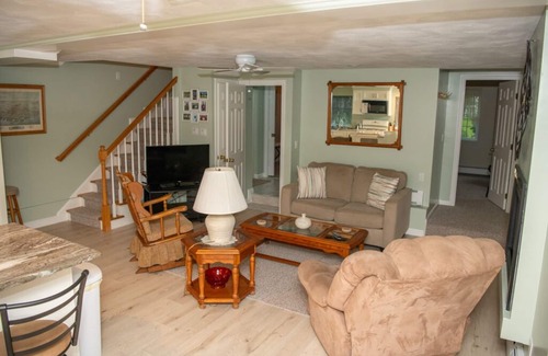 Bristol Apartment | less than a mile from RWU, walking distance to downtown historic Bristol