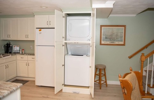 Bristol Apartment | less than a mile from RWU, walking distance to downtown historic Bristol