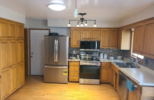 East Bloomington House | Less than a mile to MOA, Walmart