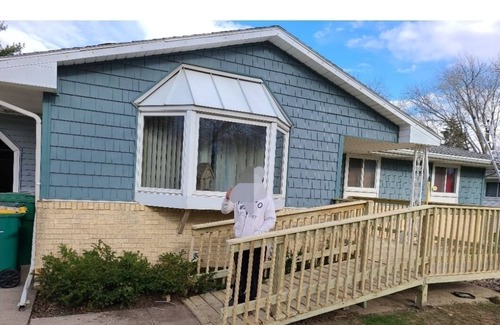 East Bloomington House | Less than a mile to MOA, Walmart