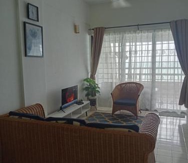 Taman Haji Zainal Apartment | Lestari Seaview Homestay