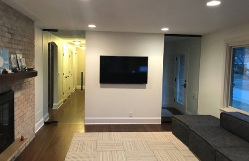 Edina House | Let Them Eat Cake! n4 bedroom, family and pet friendly house in Edina!