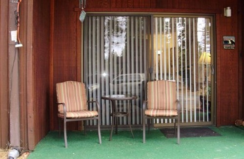 South Lake Tahoe Condo | “Let Your Den Be The Forest”. Large One Bedroom Condo Adjacent To The National