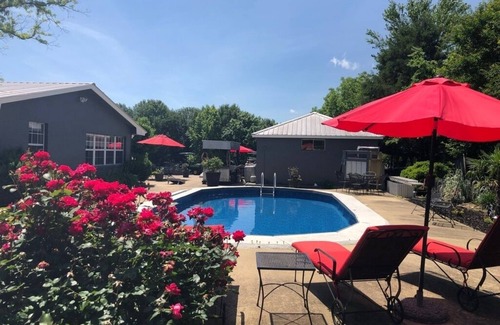 Lakeland House | Let your stress melt away at the B.O.B. House