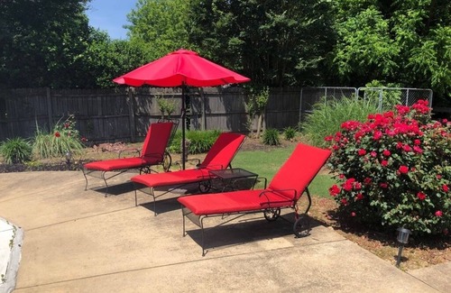 Lakeland House | Let your stress melt away at the B.O.B. House