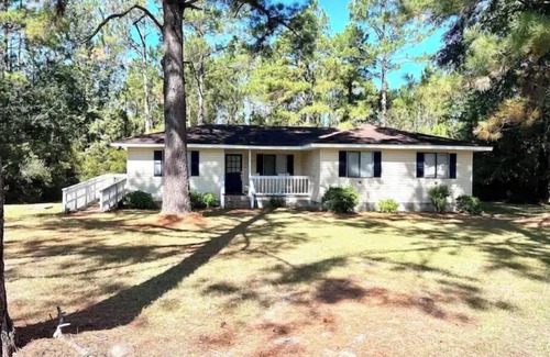 Guyton House | Let your worries fly away at the Bird Estate