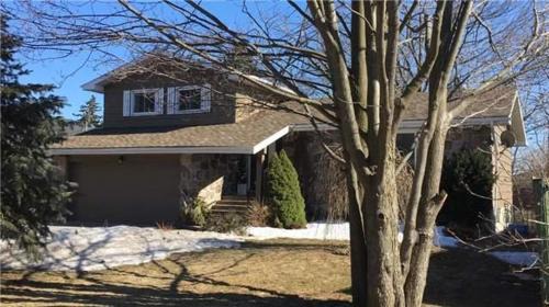 Barrie House | Letitia Heights !B Spacious and Quiet Private Bedroom with Shared Bathroom