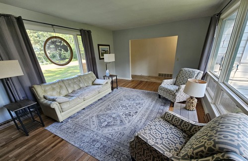 Tomahawk Cottage | Level Frontage Pet Friendly Home with Fireplace