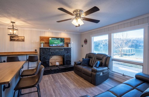 Camdenton Cabin | Level lakefront cabin with private covered dock. Close to Old Kinderhook.