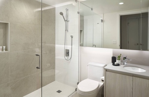 South Lake Union Hotel | Level Seattle- Studio Suite w/full kitchen, in-room laundry & resort amenities