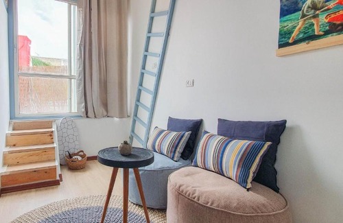 Florentin Apartment | Levinsky Market Apartment With Balcony