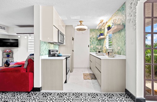 Levittown House | Levittown Gold: Spacious 4-Bedroom Guesthouse Building in SunnyToa Baja