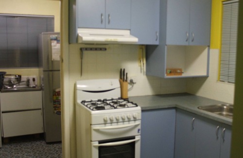 Perth House | Lewington Beach Retreat, Short walk to beach (Pet Friendly)