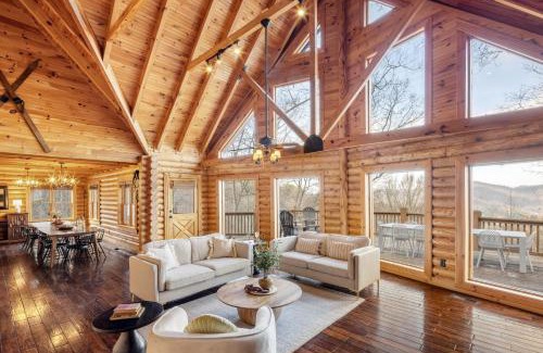 Asheville House | Leyland by AvantStay Cabin Mansion w Views