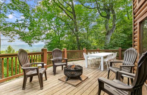 Asheville House | Leyland by AvantStay Cabin Mansion w Views