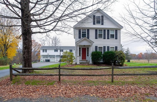 Walpole House | Lg/Charming Updated Farmhouse Historic Picturesque Walpole NH/VT Border sleeps 8