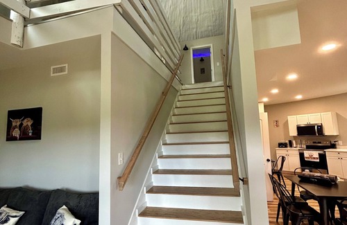 Naruna House | Lg Grain Bin turned into a modern home located minutes to Lynchburg and Liberty