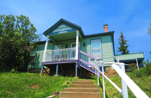 Central City Cottage | LI'L MOUNTAIN RETREAT BY HISTORIC DISTRICT, NEAR HOT SPRINGS and SKI RESORTS