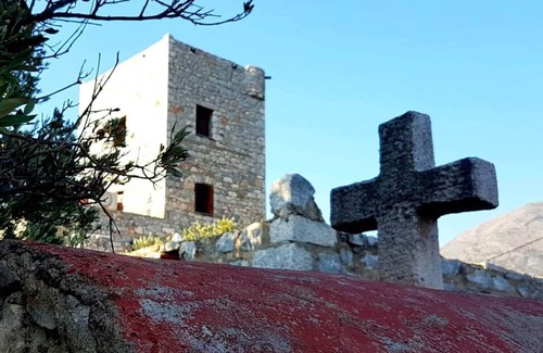 Charouda Apartment | Liako: Apartment with a big balcony and nice view in the village