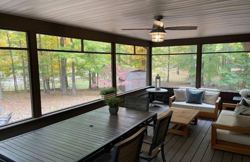 Bumpass House | License To Chill - Lakefront/Screened in Porch