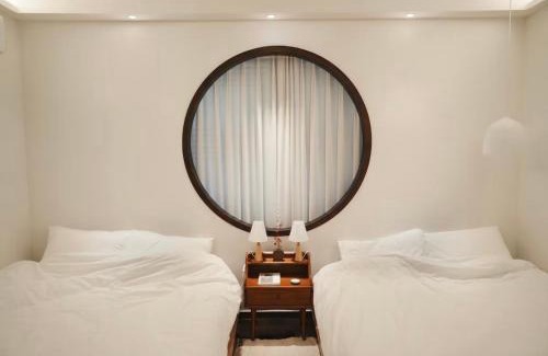 Seomyeon Apartment | Licensed Private hanok with Courtyard for 7, 10 min to metro