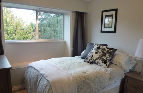 Richmond House | " Licensed" three bedroom suite in a house for up to 6 people sundeck bathrooms