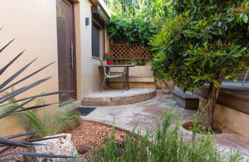 Anavyssos Apartment | Lida Garden Studio
