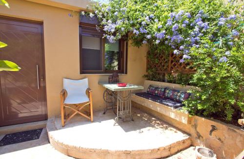 Anavyssos Apartment | Lida Garden Studio