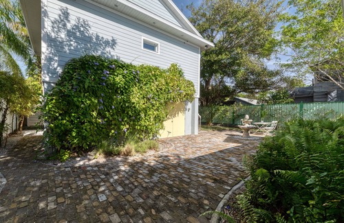 Sarasota House | Lido Beach Walk! One block to beach!