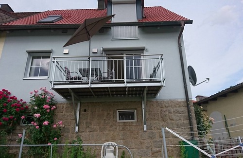 Windischeschenbach Apartment | Liebevoll eingerichtetes Feriendomizil mit Balkon nahe des Waldnaabtals