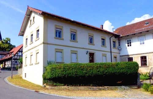 Untermerzbach Apartment | liebevoll eingerichtete Suite mit Doppel-Boxspringbett