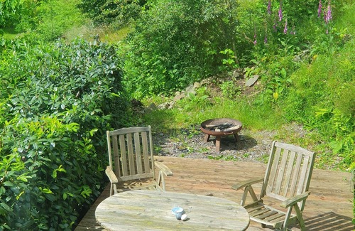 Altena House | Liebevoll Eingerichtete Ferienwohnung am Fluss in Beliebtem Wandergebiet