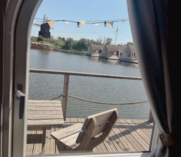 Parey Boat Rental | Lieblingsplatz Parey - schwimmendes Iglu