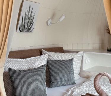Parey Boat Rental | Lieblingsplatz Parey - schwimmendes Iglu